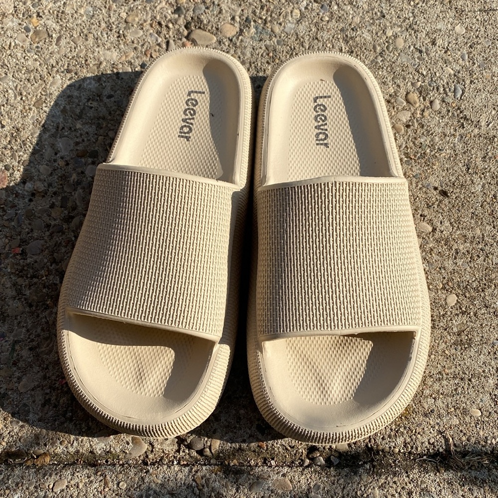 Leevar Cloud Slides for Women and Men 40-41